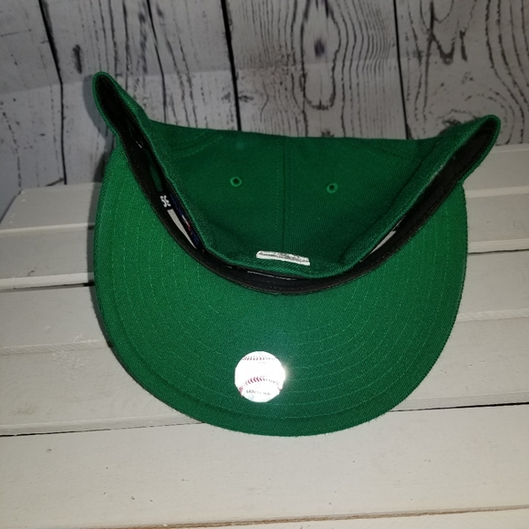 NwT fitted Green Sox flatbill hat please read ad - Picture 6 of 8